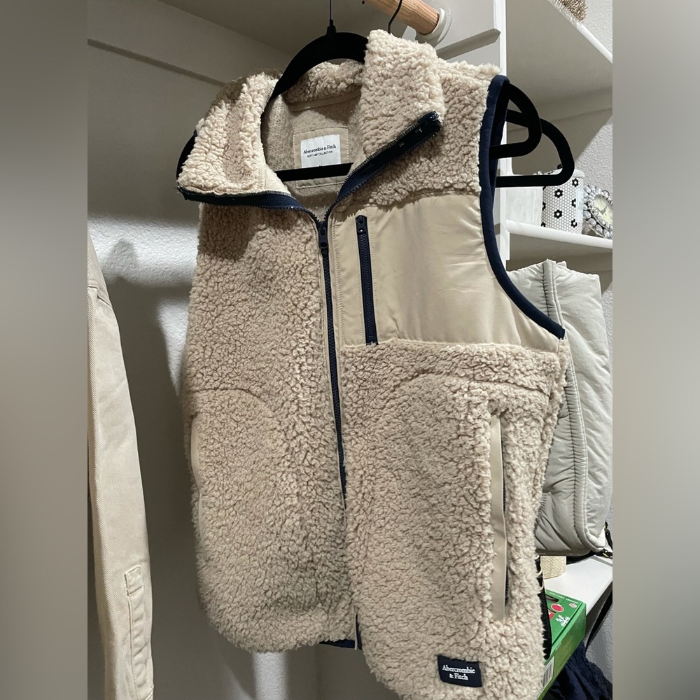 New with tags Abercrombie Sherpa vest